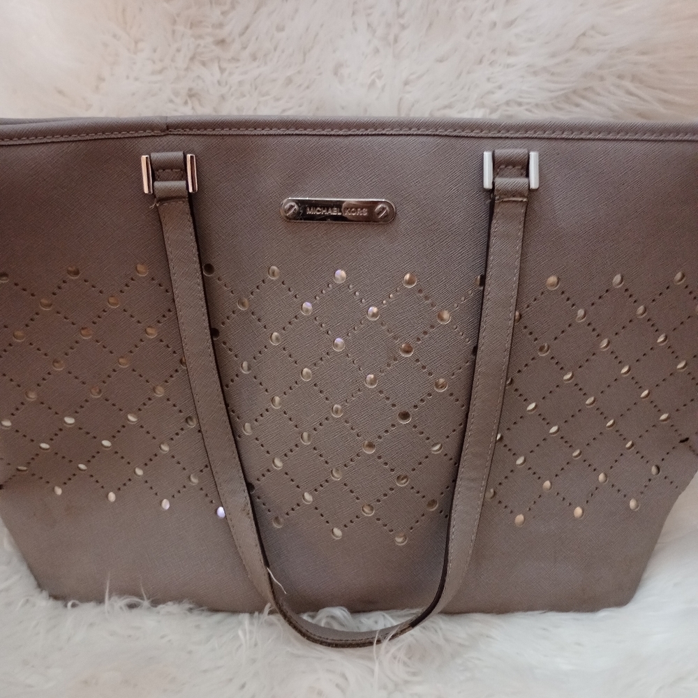 Michael Kors Gray Tote Bag. - Picture 6 of 6